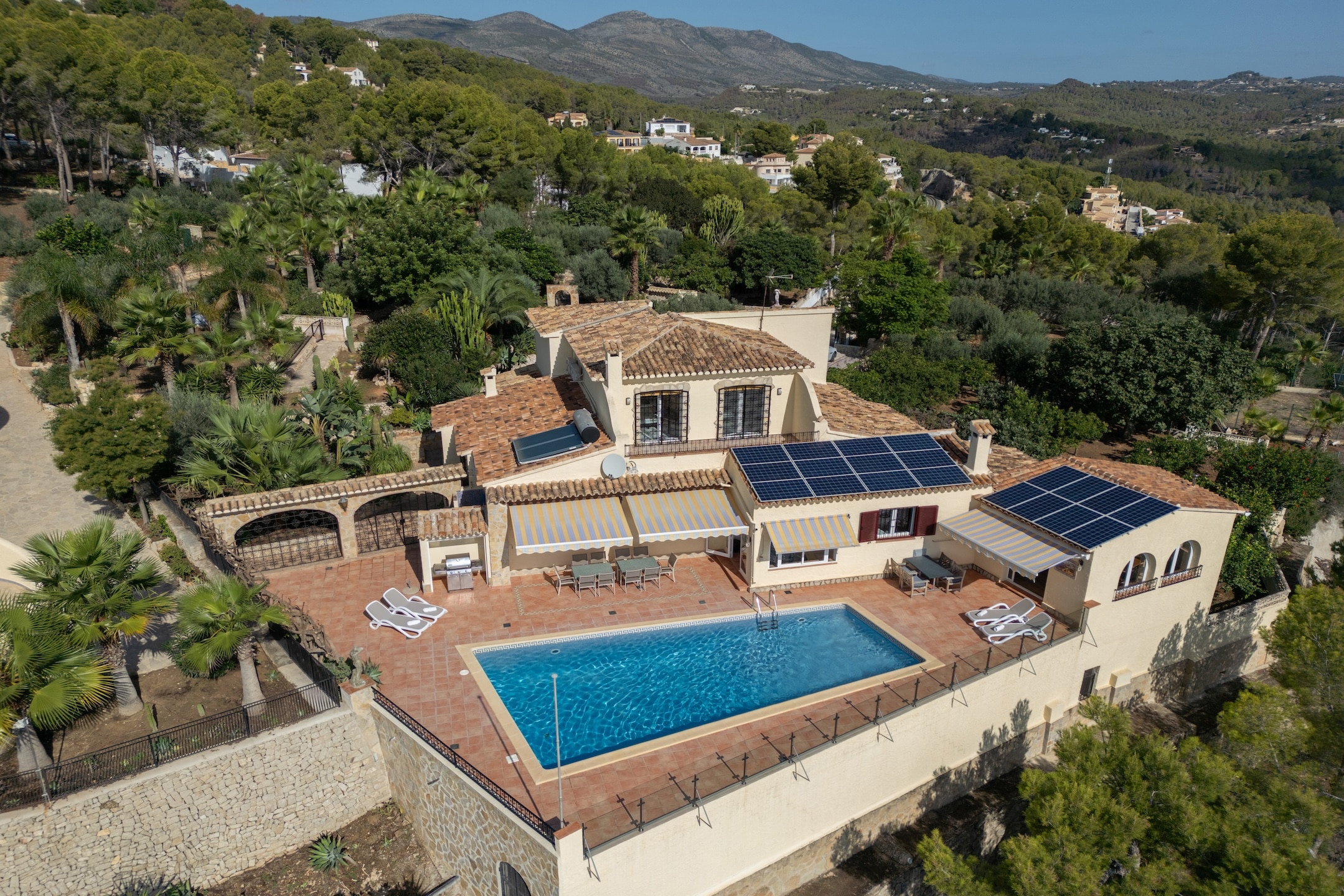 Ref 147) Calpe estate ( 6 bedrooms, 4 bathrooms)