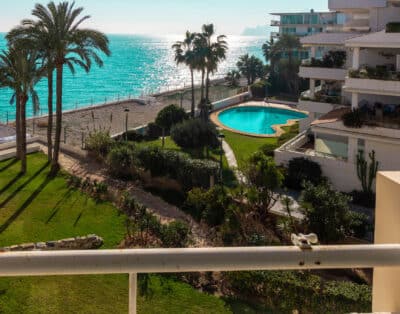 Ref 110)First line sea, heated pool inside and a outside pool.