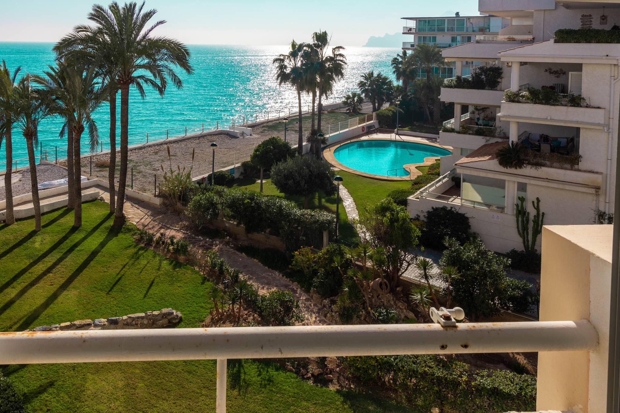 Ref 110)First line sea, heated pool inside and a outside pool.