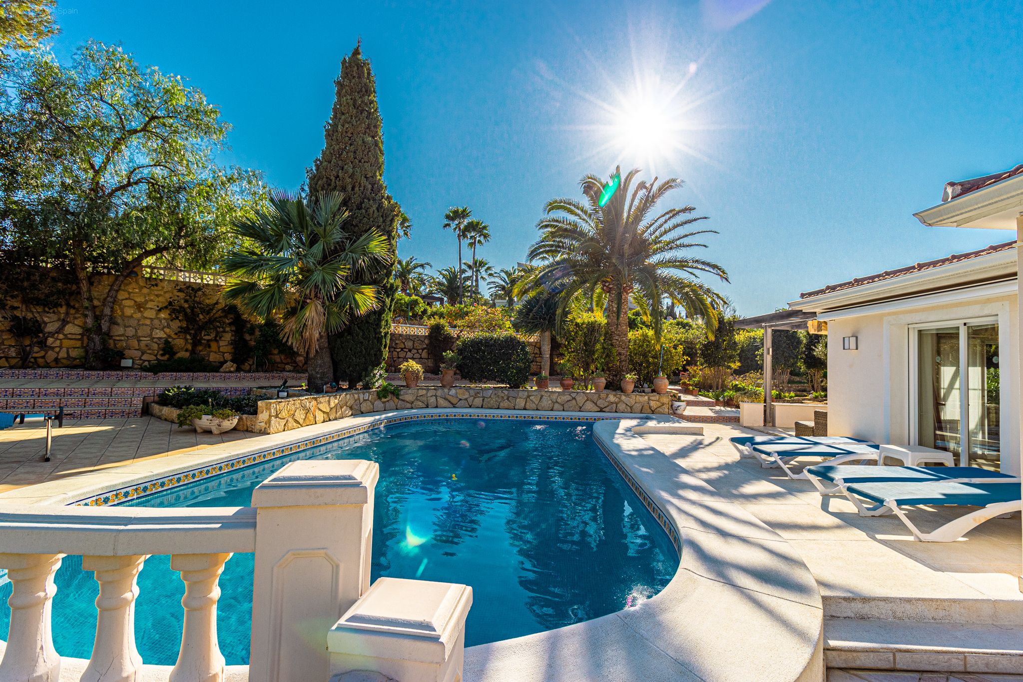 Ref:142) Spacious luxury villa with sea views ( 3 bed and 3 bathrooms)