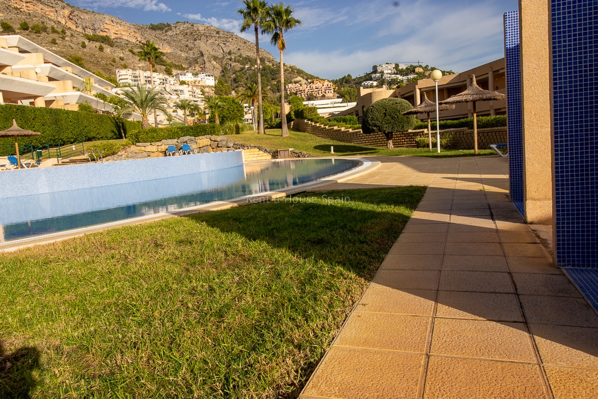 Ref 137) 2 large pools, Altea 3 bedroom/ 2 bathroom apartment