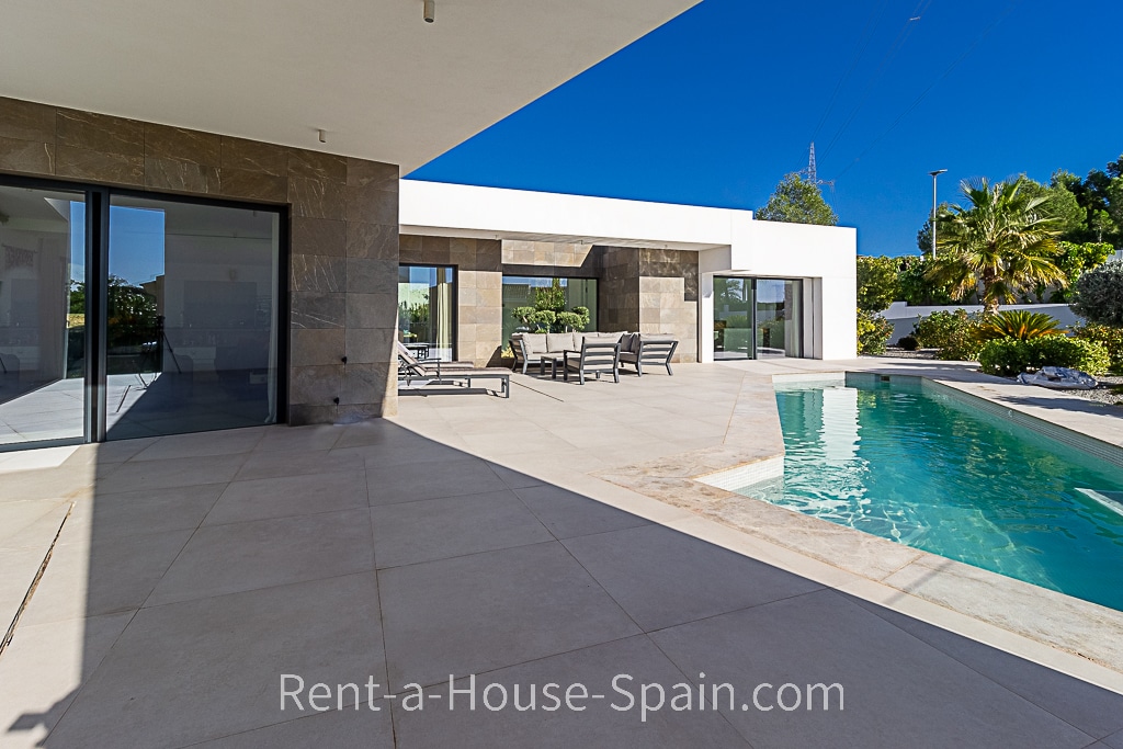 Ref 107) This elegantly designed villa in Altea, 6 persons, next to the golf course, Altea