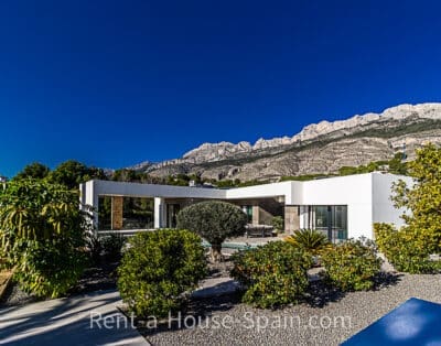 Ref 107) This elegantly designed villa in Altea, 6 persons, next to the golf course, Altea
