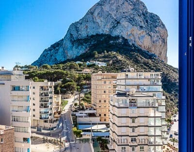 Ref 148 )This exclusive apartment of over 100 m² combines style, comfort and a breathtaking location.
