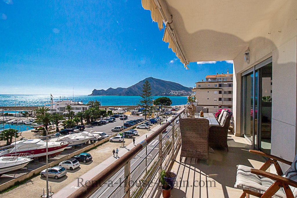 114 ref) first line beach and walk to Altea or Albir